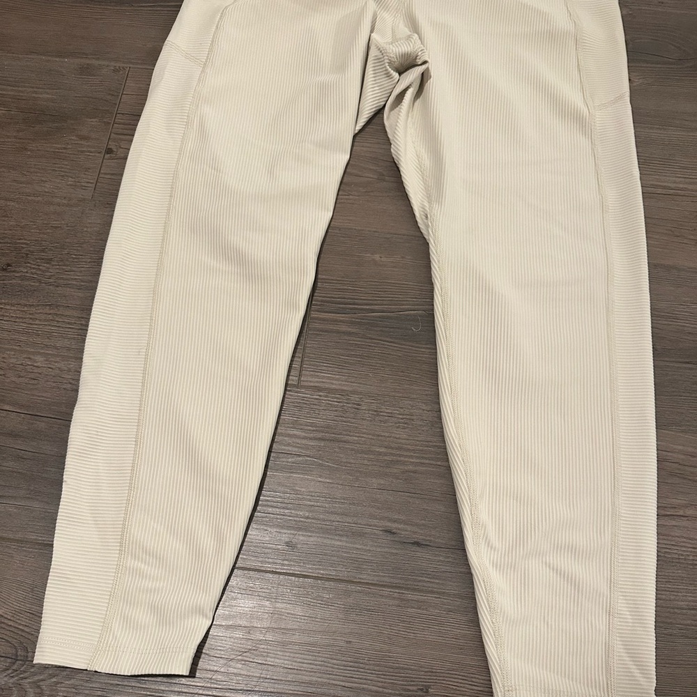 Old Navy Active Powersoft Leggings - Picture 6 of 8